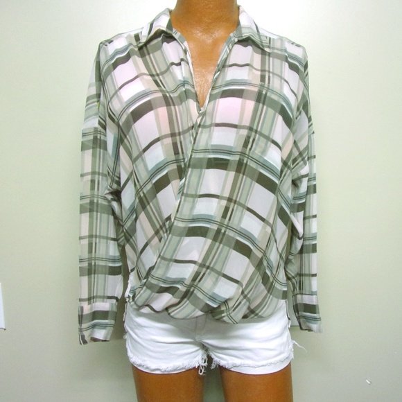 Vince Camuto Tops - Vince camuto long sleeve shirt women's size Medium